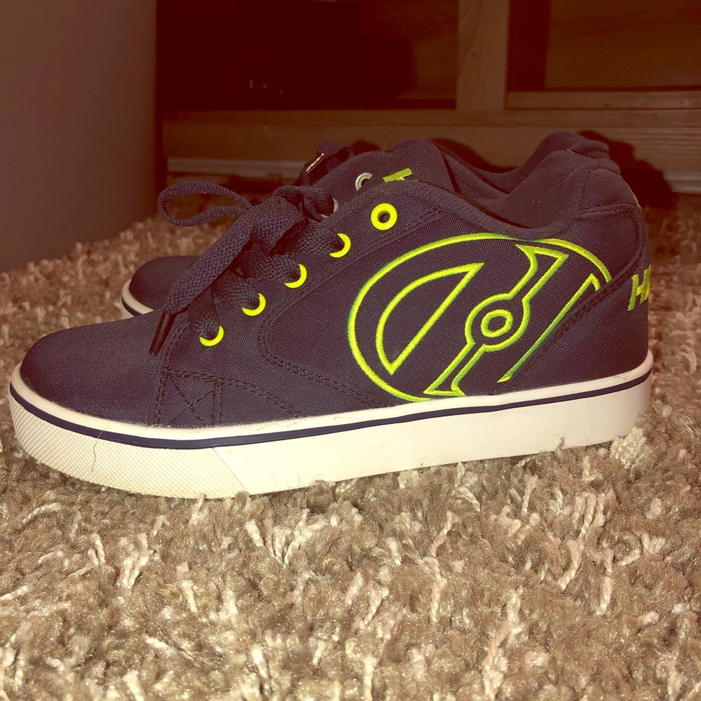 Boys Heelys 😎
